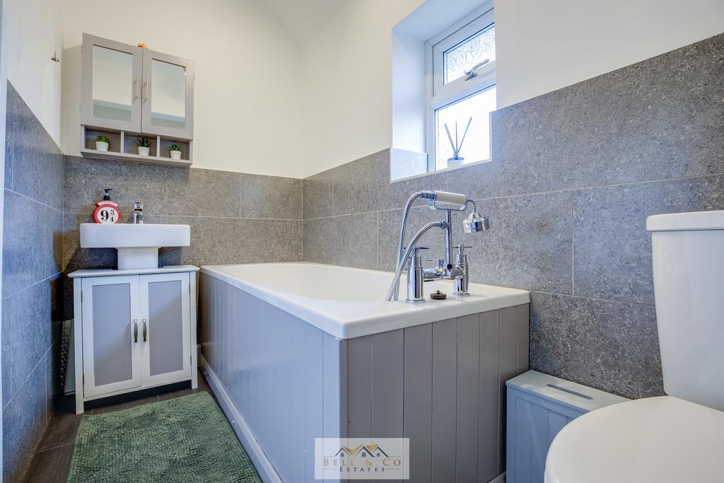 Bathroom 1.2