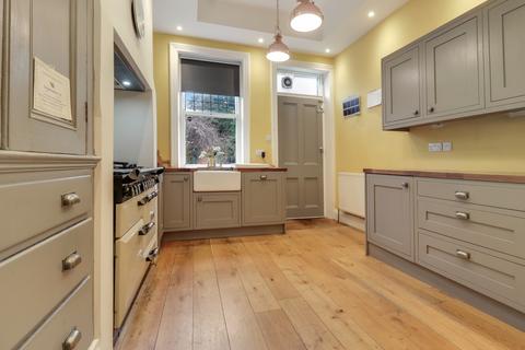 5 bedroom end of terrace house for sale, CLEVELAND ROAD, HUDDERSFIELD, HD1