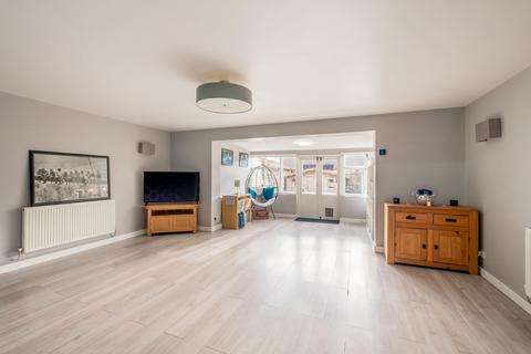 3 bedroom terraced house for sale, Briscoe Road, Basildon SS13