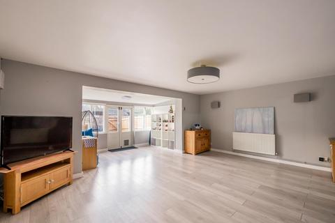 3 bedroom terraced house for sale, Briscoe Road, Basildon SS13