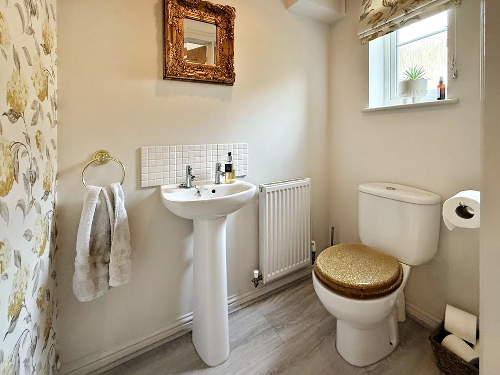 7 Shepherd cloakroom