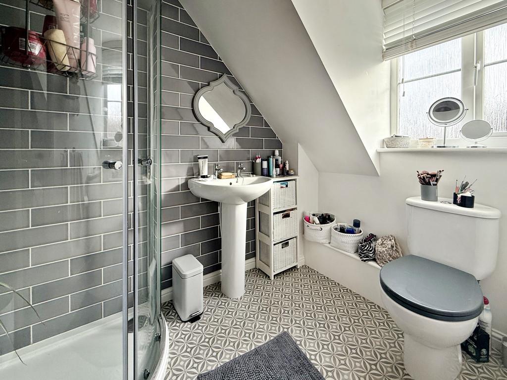 7 Shepherd master ensuite