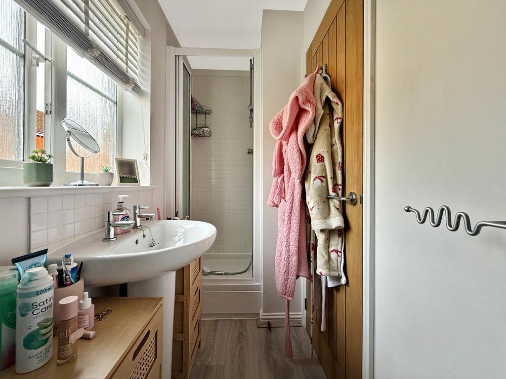 7 Shepherd guest ensuite (2)
