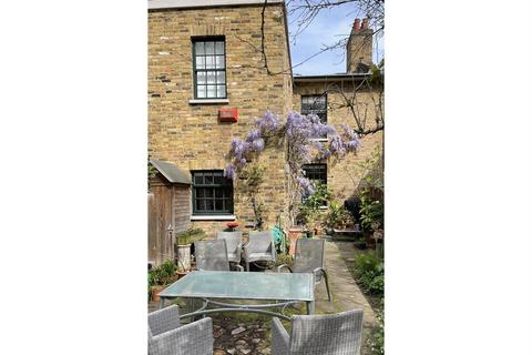 3 bedroom end of terrace house for sale, Addington Square, Camberwell, SE5