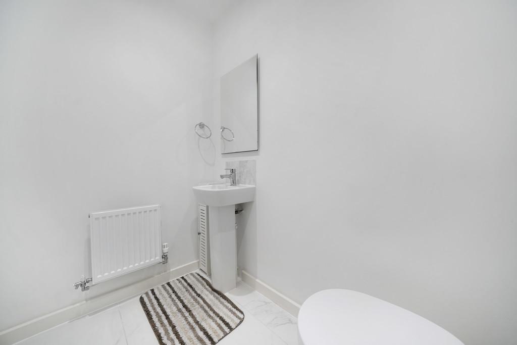 5 Duffy Avenue - FZEo8 ADJfe1 F02 Ty Rd Rm
