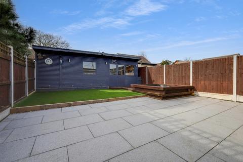 undefined, Brackendale Avenue, Basildon