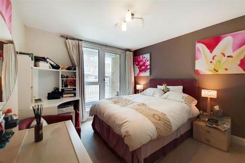 2 bedroom flat to rent, Oyster Wharf, London SW11