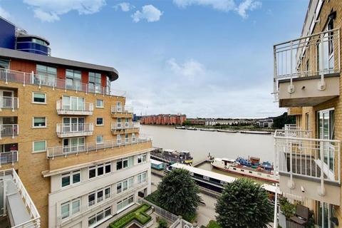2 bedroom flat to rent, Oyster Wharf, London SW11