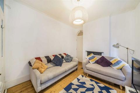 3 bedroom flat to rent, Effra Mansions, London SW2