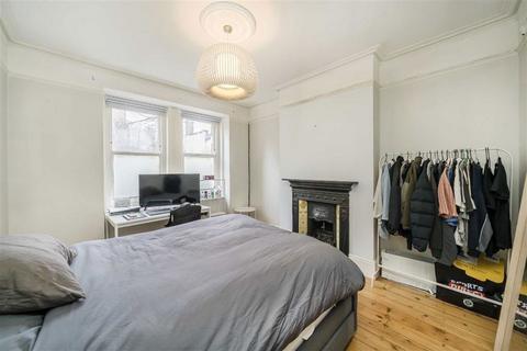 3 bedroom flat to rent, Effra Mansions, London SW2