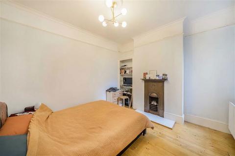 3 bedroom flat to rent, Effra Mansions, London SW2