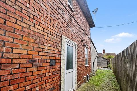 2 bedroom flat to rent, Hillfields Avenue, Bristol BS16