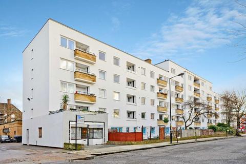 4 bedroom flat to rent, Dickens Estate, London SE1