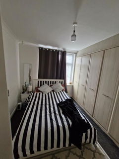 1 bedroom in a house share to rent, Meadway, Ilford IG3