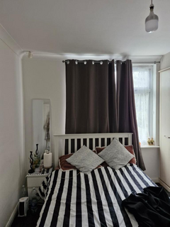 1 bedroom in a house share to rent, Meadway, Ilford IG3