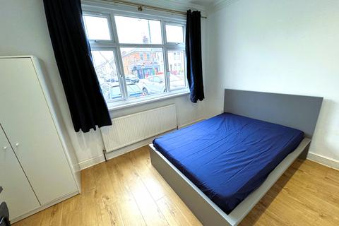 Studio to rent, Ilford Lane, Ilford IG1