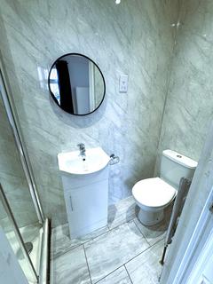 Studio to rent, Ilford Lane, Ilford IG1
