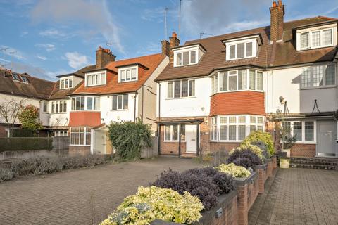 2 bedroom flat to rent, Finchley Road London NW11
