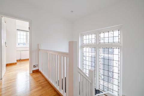 2 bedroom flat to rent, Finchley Road London NW11