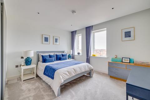 3 bedroom flat for sale, Cawthorn Apartments, Fulham High Street, London