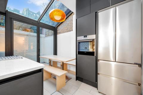3 bedroom maisonette to rent, Albert Street, London