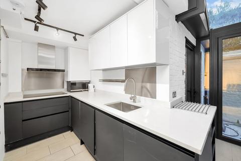 3 bedroom maisonette to rent, Albert Street, London