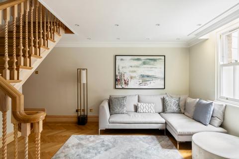undefined, Grosvenor Gardens Mews North, Belgravia