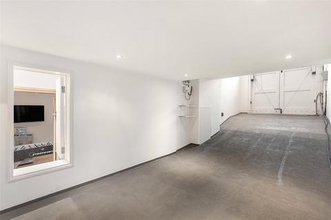 undefined, Grosvenor Gardens Mews North, Belgravia