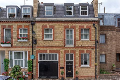 undefined, Grosvenor Gardens Mews North, Belgravia