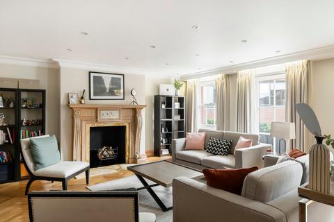 undefined, Grosvenor Gardens Mews North, Belgravia