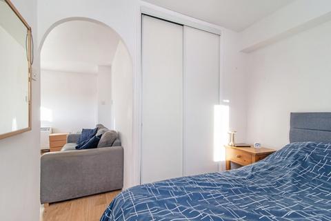 House for sale, Ringwood Gardens, London