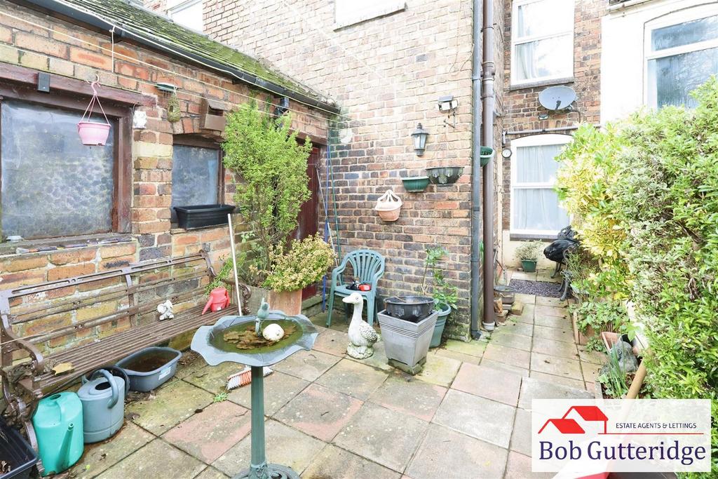 Enclosed rear yard