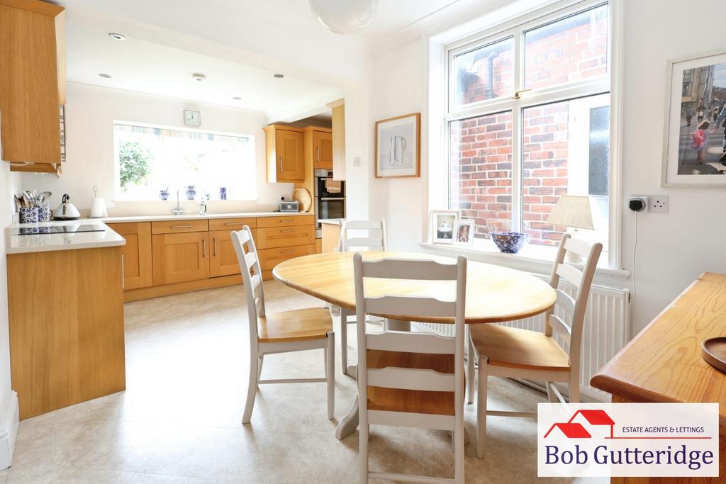 Fitted kitchen / dining room