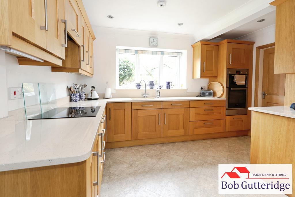 Fitted kitchen / dining room