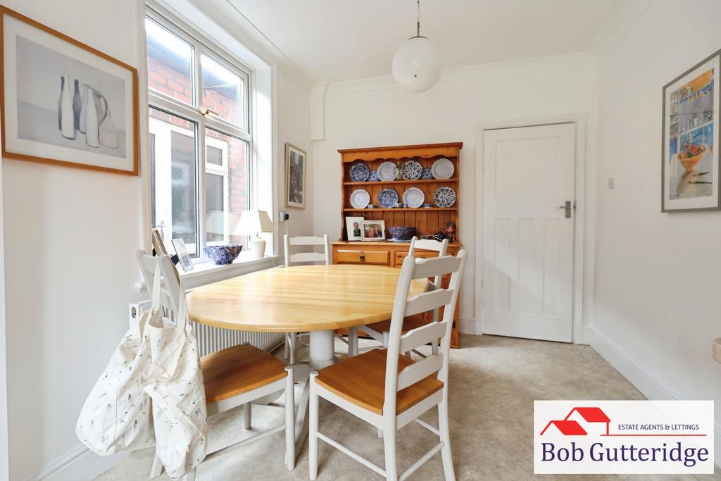 Fitted kitchen / dining room