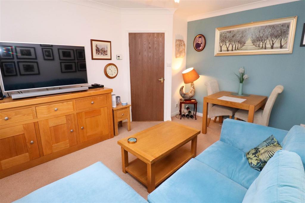 Lounge/Dining Room