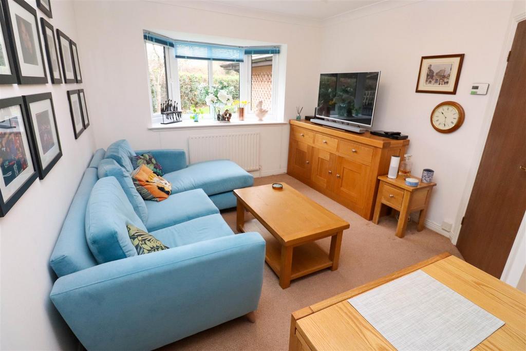 Lounge/Dining Room