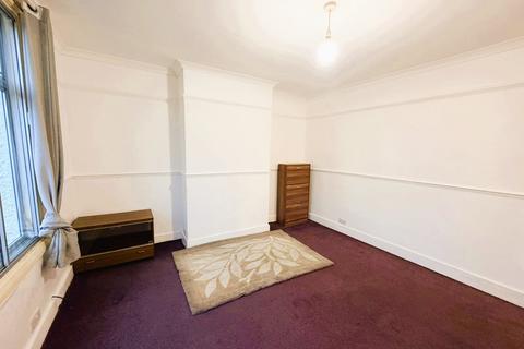 1 bedroom flat to rent, Queens Avenue, Greenford UB6