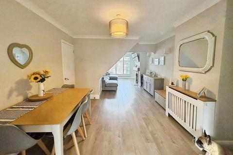 4 bedroom semi-detached house for sale, East Hill, South Darenth, Dartford, DA4 9AW