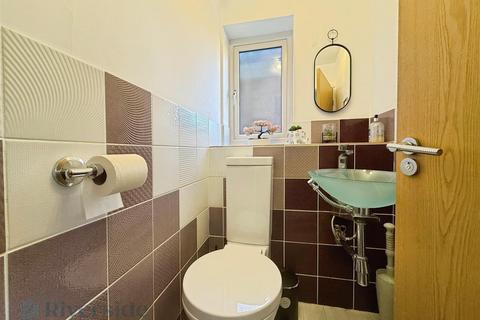 3 bedroom detached house for sale, Ha'penny Bridge Way, Hull HU9