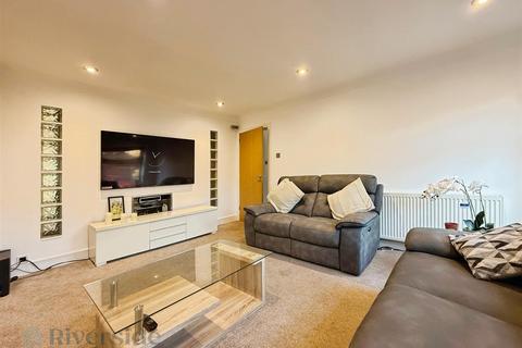 3 bedroom detached house for sale, Ha'penny Bridge Way, Hull HU9
