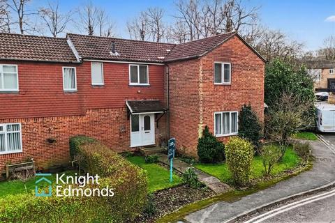 1 bedroom terraced house to rent, Woodbury Road, Chatham, ME5