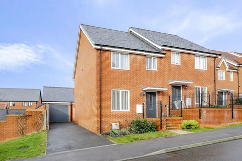 3 bedroom semi-detached house for sale, Wheatsheaf Avenue, Uckfield
