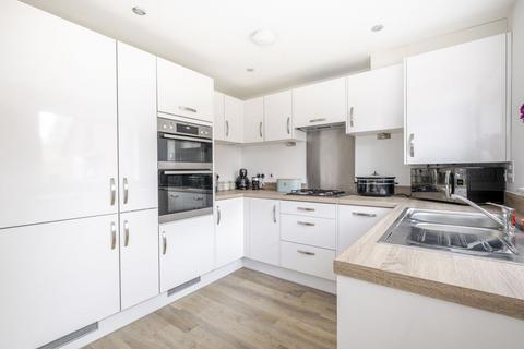 3 bedroom semi-detached house for sale, Wheatsheaf Avenue, Uckfield