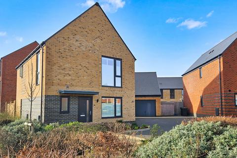 3 bedroom detached house for sale, Archer Road, Lee-On-The-Solent, PO13