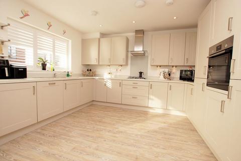 3 bedroom detached house for sale, Archer Road, Lee-On-The-Solent, PO13