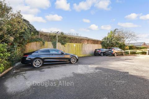 1 bedroom ground floor flat for sale, Bridge Road, Wickford, Essex