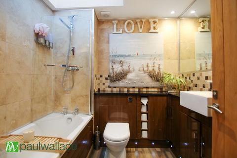 3 bedroom end of terrace house for sale, Green Close, Cheshunt