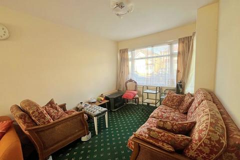 3 bedroom semi-detached house for sale, Neal Avenue, Southall