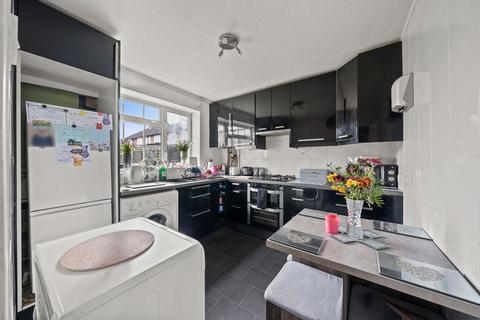 3 bedroom terraced house for sale, Thornton Road, Carshalton